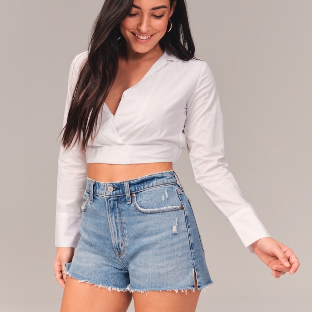 Abercrombie & Fitch Curve Love Mom Shorts.